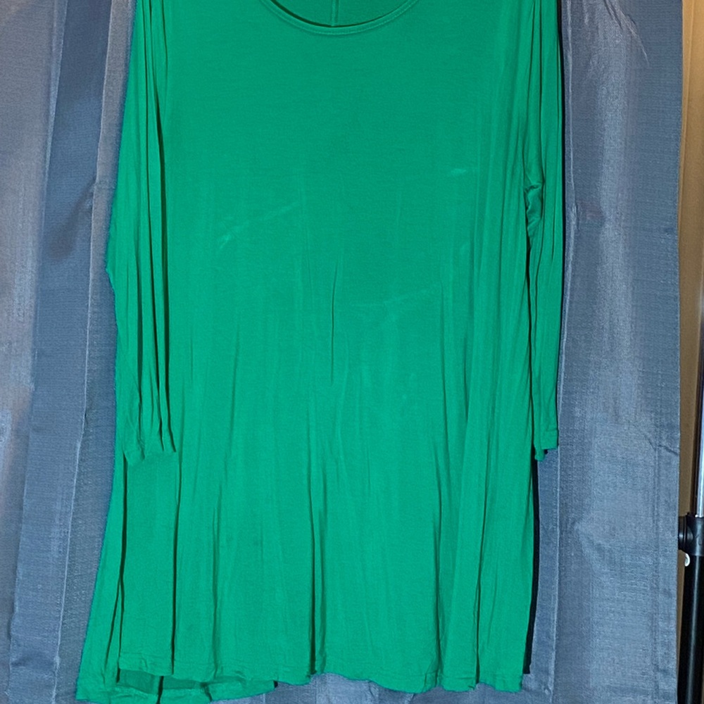 Woman’s size XXL green tunic